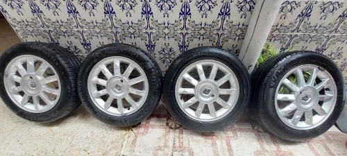 4 jantte alliage renault avec des pneus