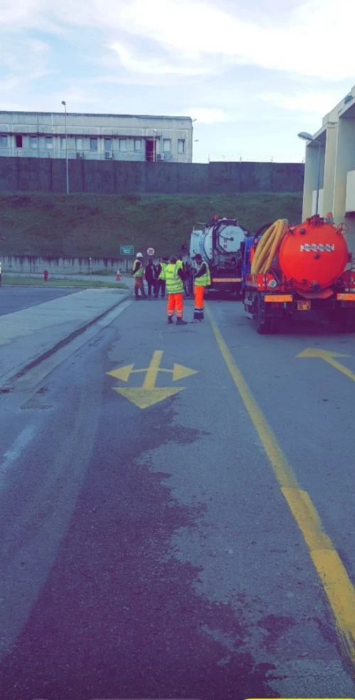 Débouchage, Curage Canalisation, Vidange Fosse septique et cave, Nettoyage Avaloir, Regard et Caniveau Aspirateur nettoyage, Voici votre Camion Hydrocureur
