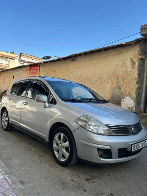 Nissan Tiida 4 portes 2010 Tiida 4 portes