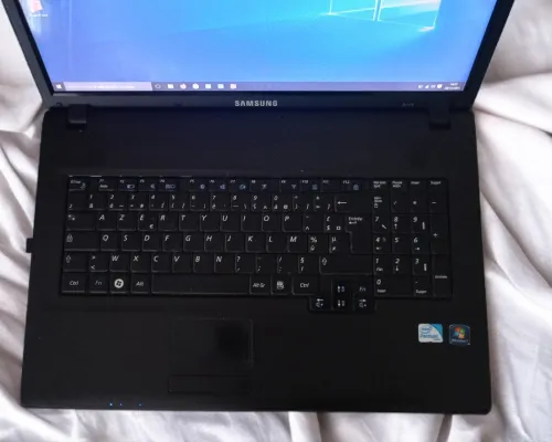 Samsung R719 17.3" intel 4go 120ssd+500hdd