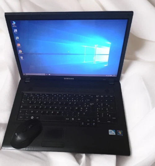 Samsung R719 17.3" intel 4go 120ssd+500hdd