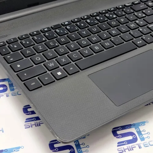 HP Laptop 15s AMD 3020e 8G 256 SSD AMD Graphics 2G 15.6"
