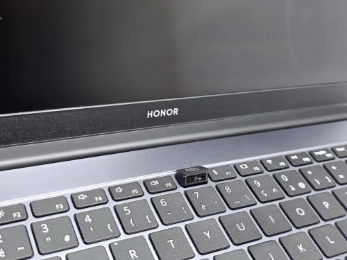 HONOR MagicBook X 15 i3 10110U 8G 256 SSD 15.6" FHD