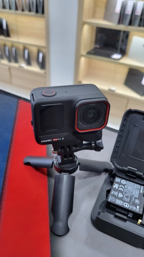 Camera Insta 360 Acepro 2 + Power Bank Insta 360