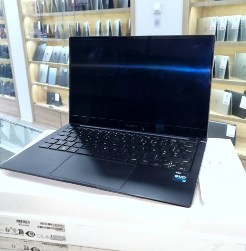 Samsung Galaxy Book2 Pro i5 1240P 8G 256 SSD 13.3" Full HD