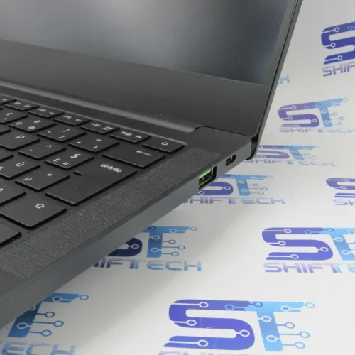 Razer Blade Stealth 13 i7 8565U 8G 512 SSD Full HD IPS