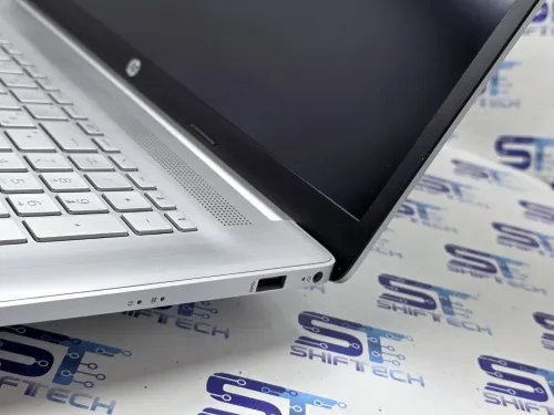 HP Laptop 17 Ryzen 5 5500U 8G 256 SSD 17.3" Full HD