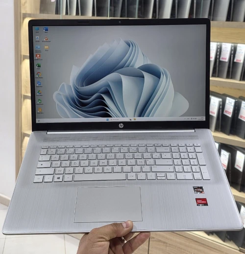 HP Laptop 17 Ryzen 5 5500U 8G 256 SSD 17.3" Full HD