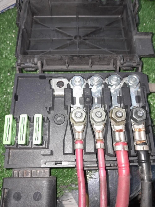 Boîte à fusibles de batterie vw golf 4