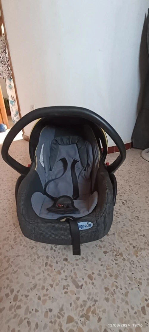 Siège auto bébé de marque PINGOUIN 0-12 mois (13 kg)
