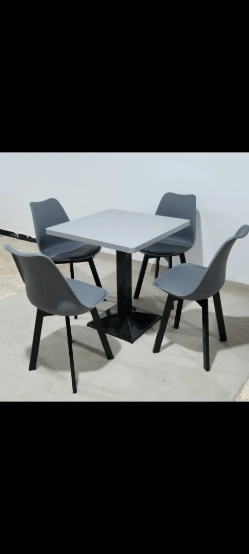 Table scandinave en fer forgé