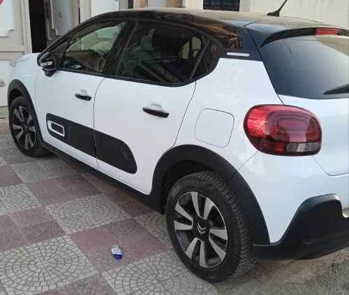 Citroen C3 2023 Shine TTS options.