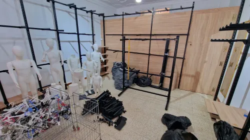 Vendre matériel magasin vêtement (enfants,homme,femme) occasion comme Neuf