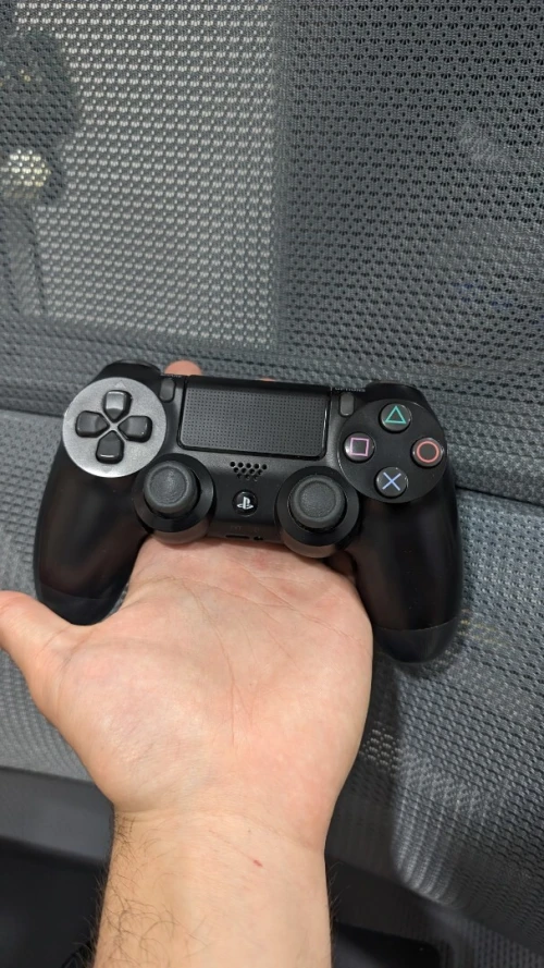 PS4 pro 1tb + manette gratuit original!
