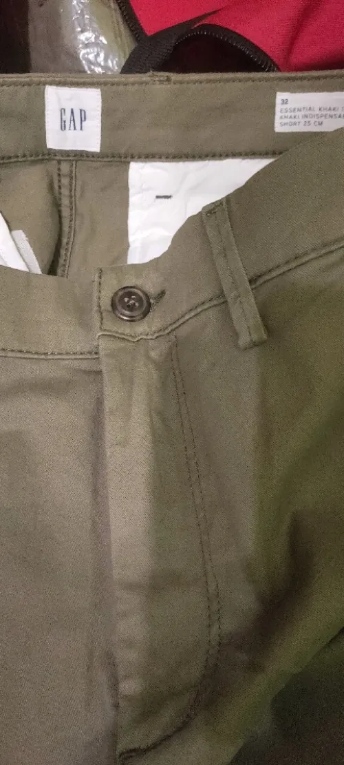 Shorts khaki GAP provenance Paris, France 