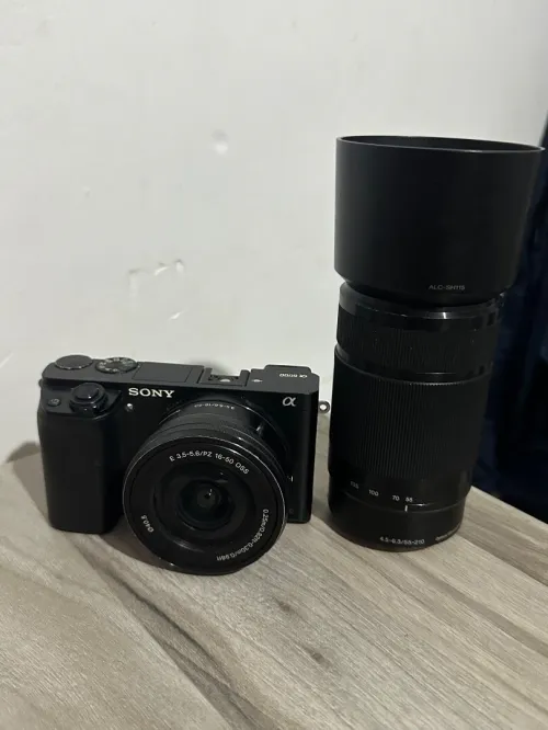 Sony a 6000 9k clic etat 9/10 avec kitlens et objectif 55/210 / batrie et chargeur