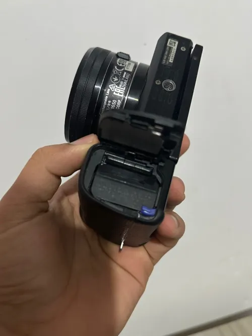 Sony a 6000 9k clic etat 9/10 avec kitlens et objectif 55/210 / batrie et chargeur