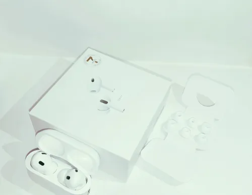 AIRPODS 
