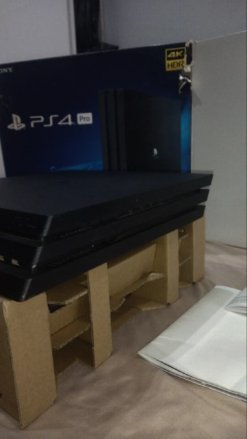 PS4 pro 1TB 2 manettes