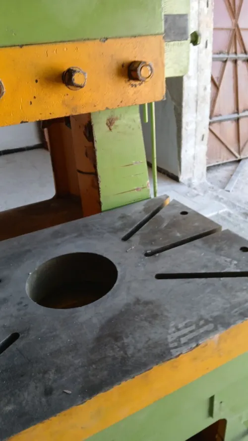 Presse poinçonneuse 100T