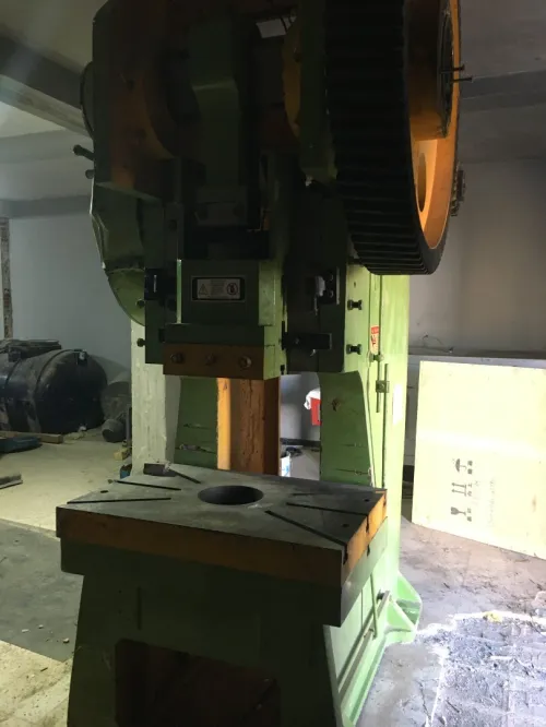 Presse poinçonneuse 100T
