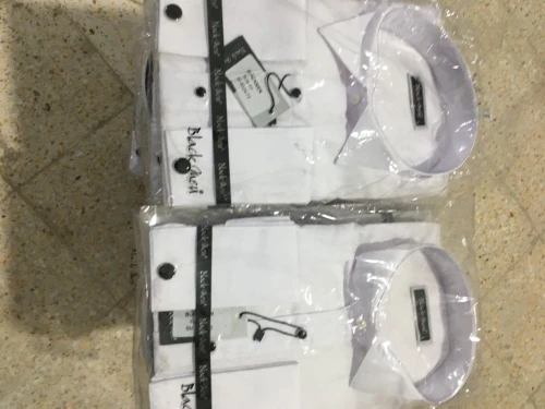 À vendre costumes et chemises en gros seulement 