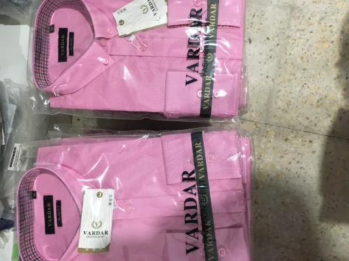 À vendre costumes et chemises en gros seulement 