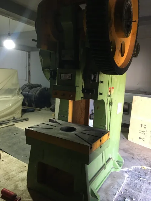 Presse poinçonneuse 100T