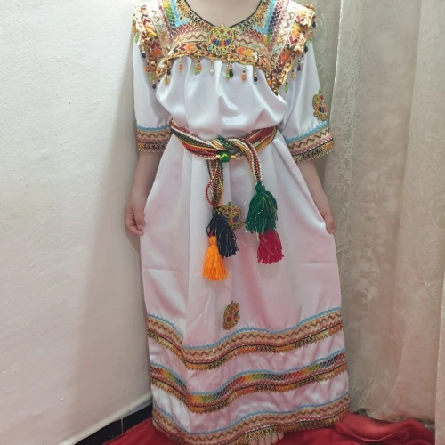Disponibles des Robes kabyles pour fillette pour yenayer