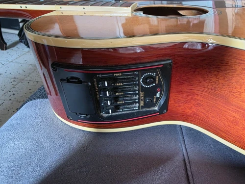 Vent guitar électrique Strat by fender et guitar électro-acoustique 