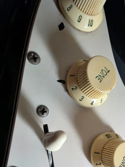 Vent guitar électrique Strat by fender et guitar électro-acoustique 