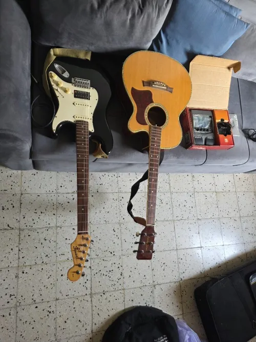 Vent guitar électrique Strat by fender et guitar électro-acoustique 