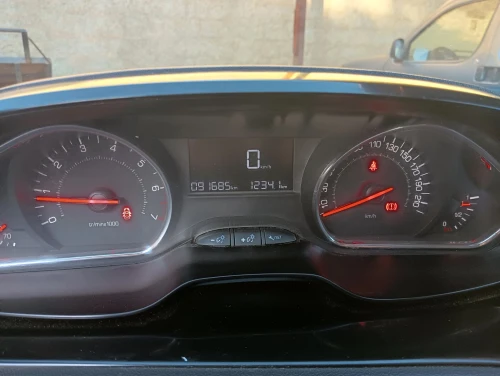 Peugeot 208 2015 208