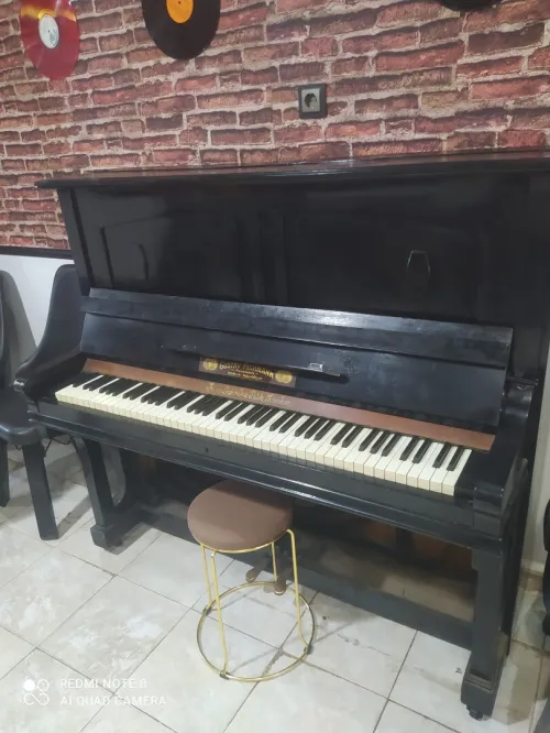 Piano droit 