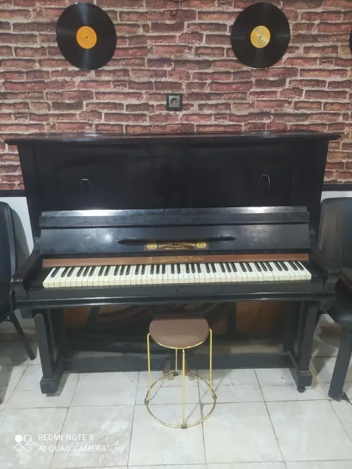 Piano droit 
