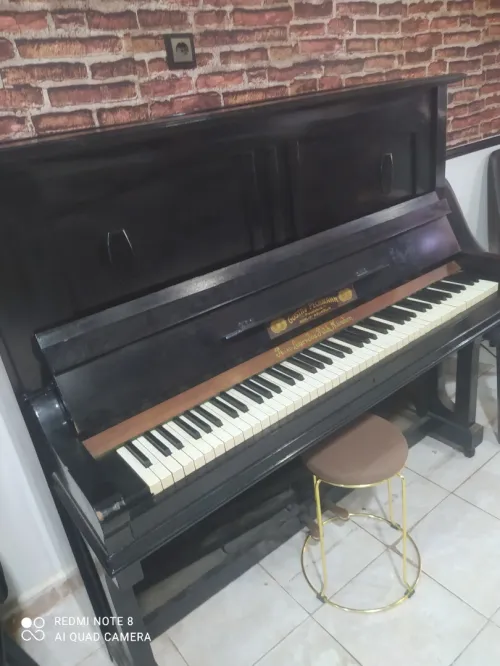 Piano droit 