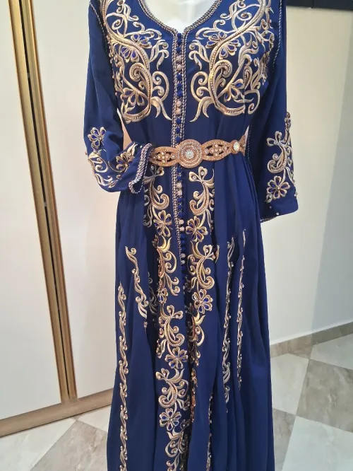 ملابس عرايس