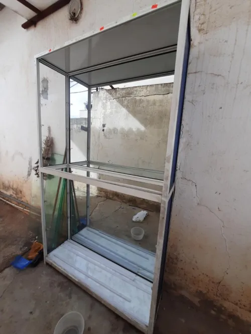 Vitrine présentoir en aluminium 
