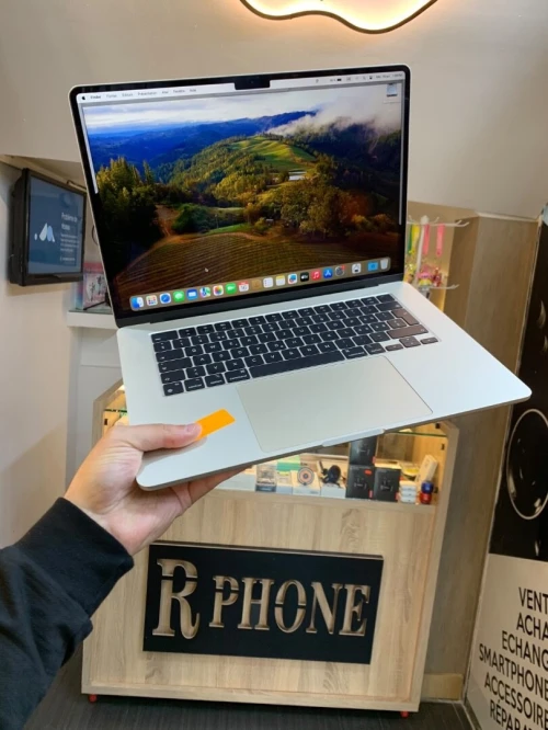 Macbook Air 2024 M3 15pouce 8/256 cycle 10 libire officiel