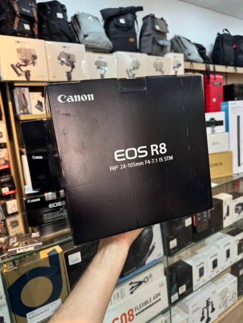 Camera canon R8 + objectif RF 24-105 mm F4 -7.1 stm