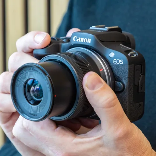 Caméra Professional CANON EOS R100 + RF-S 18-45mm F4.5-6.3 IS STM