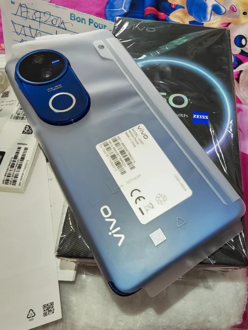 Vivo V50
