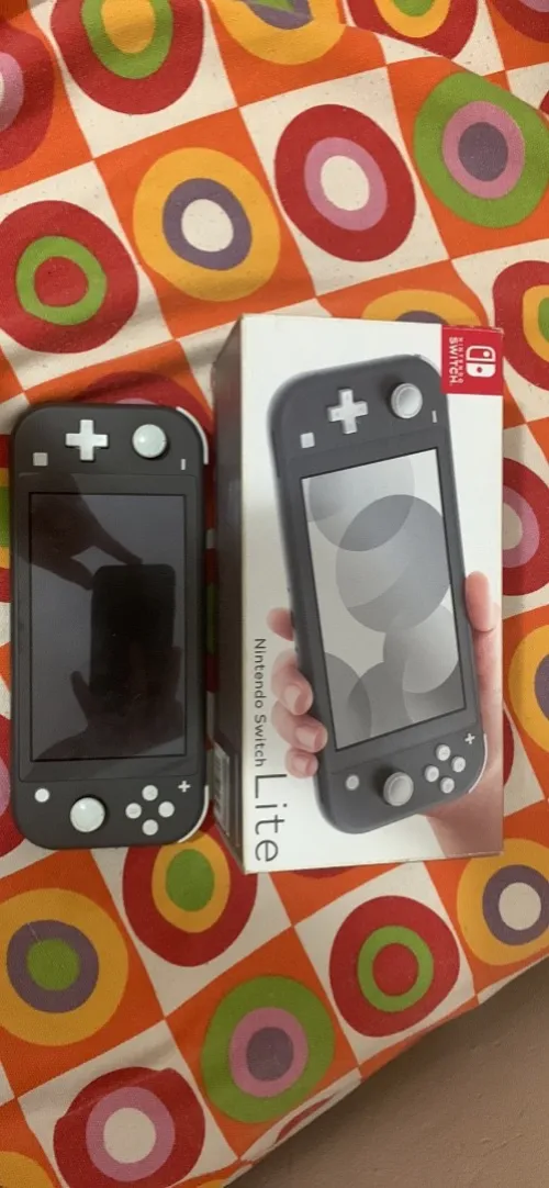vends ou échange Nintendo switch lite flashé 128gb