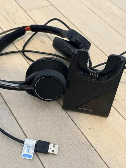 Casque audio sans fil Voyager Focus UC B825 Neuf
