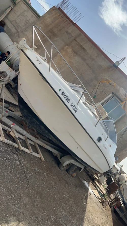 Bateaux une bor 7m motor 250 
