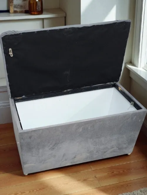 Coffre ottoman en tissu gris avec rangement intérieur d'occasion
