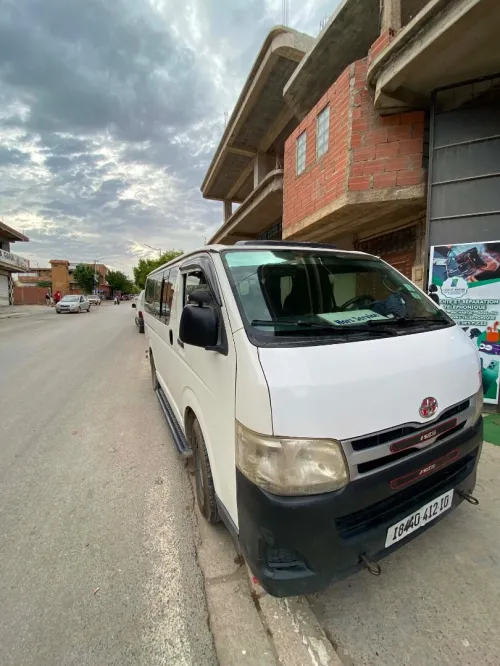 Toyota Hiace 15 place 2012