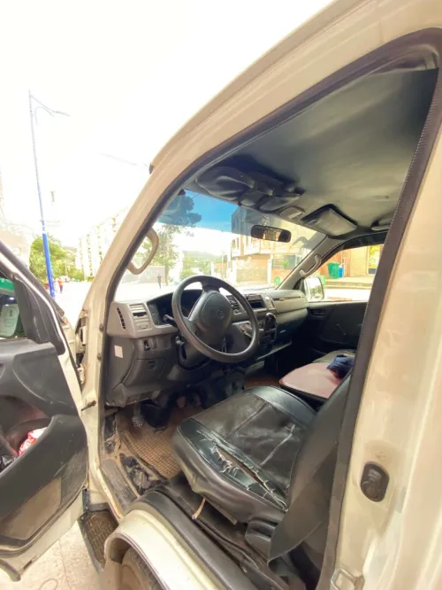 Toyota Hiace 15 place 2012