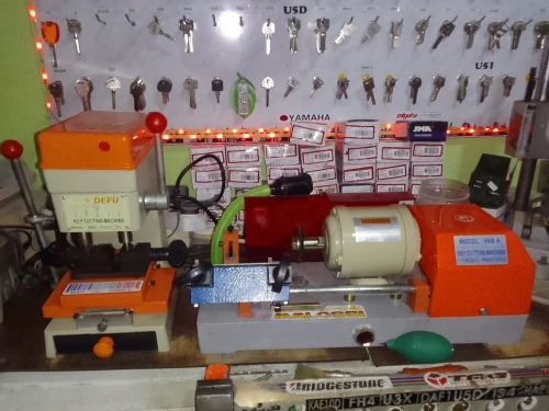 PRESSE IMMATRICULATION MACHINE CLE