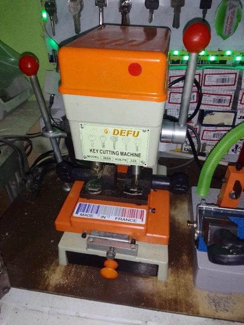 PRESSE IMMATRICULATION MACHINE CLE